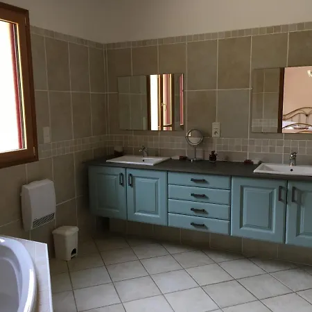 Chez Bernadette Et Victor לינה וארוחת בוקר 3*