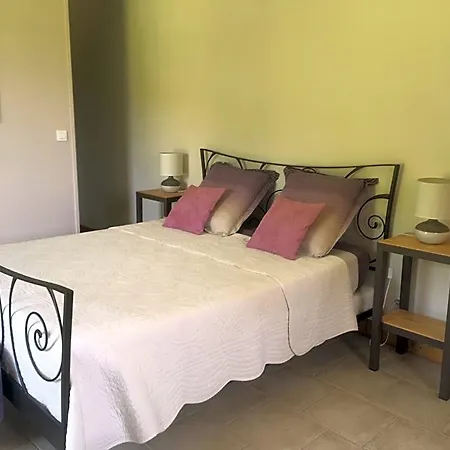 Chez Bernadette Et Victor 3* ויטראק