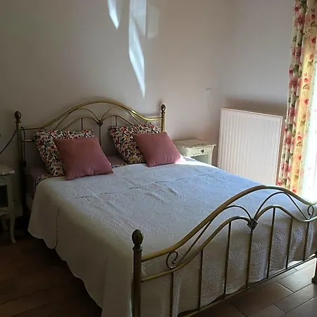 Chez Bernadette Et Victor 3* ויטראק